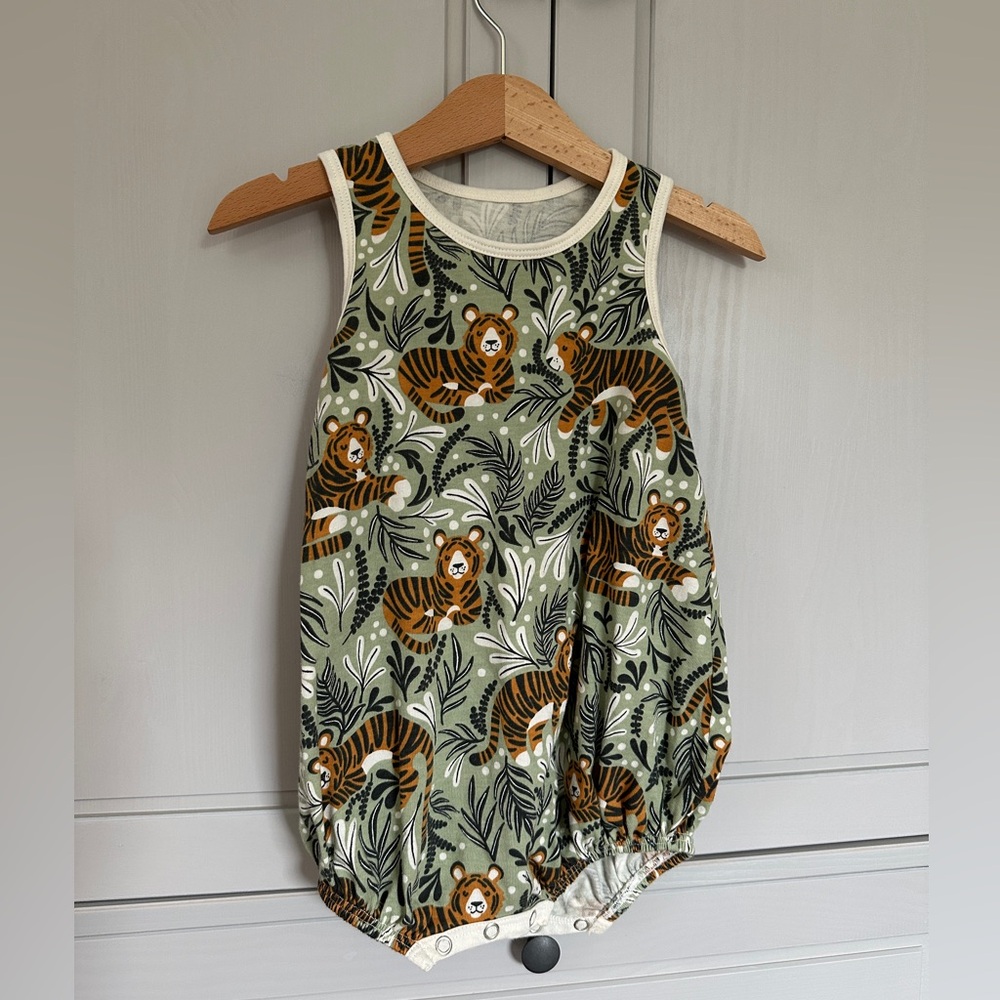 Winter Water Factory Bubble Romper NWOT Tigers